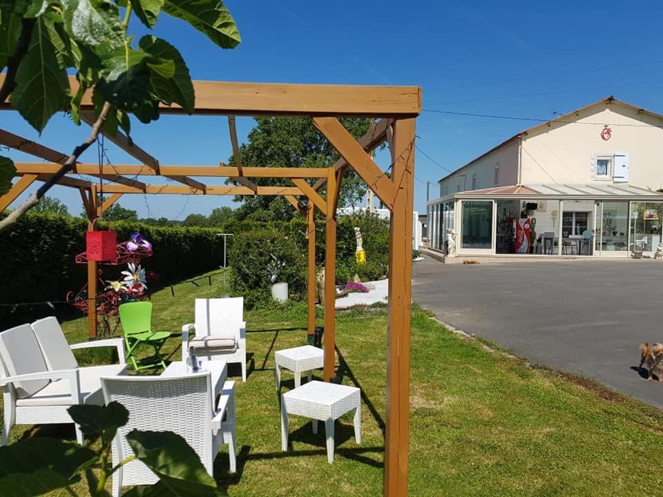 Chez Val Et Fred 85 Bed and Breakfast Les Essarts  Εξωτερικό φωτογραφία